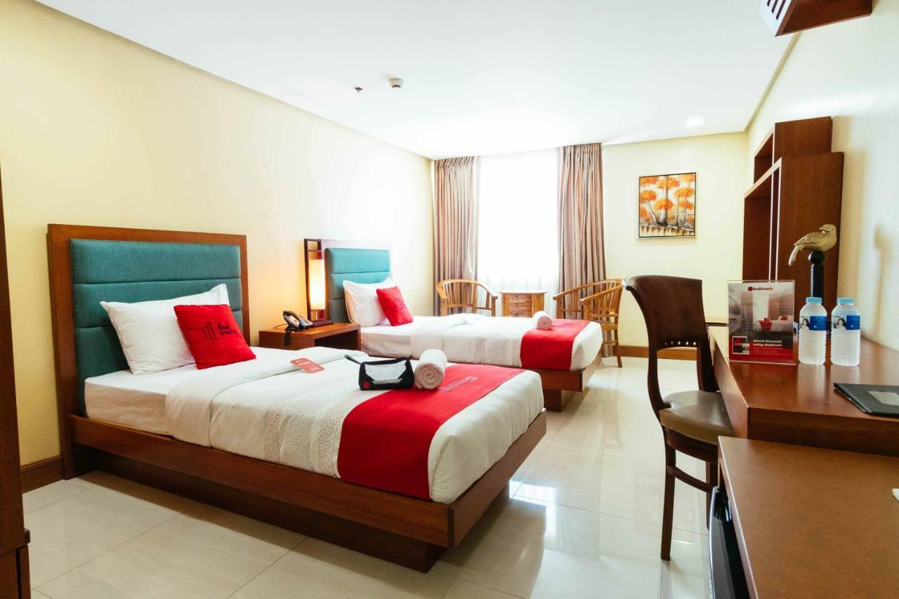 Reddoorz Plus Near Vito Cruz Manila Exterior photo